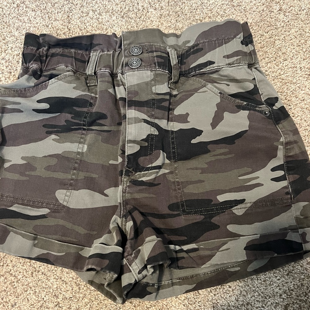 camo shorts size small express